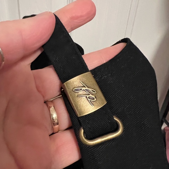 Free people Black hat with White Embroidery - Picture 4 of 5